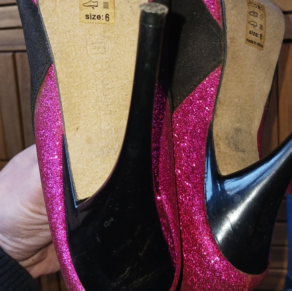 Size 6 - Micheal Antonio Pink & Black Glittery Close Toe Pumps - Picture 4 of 4